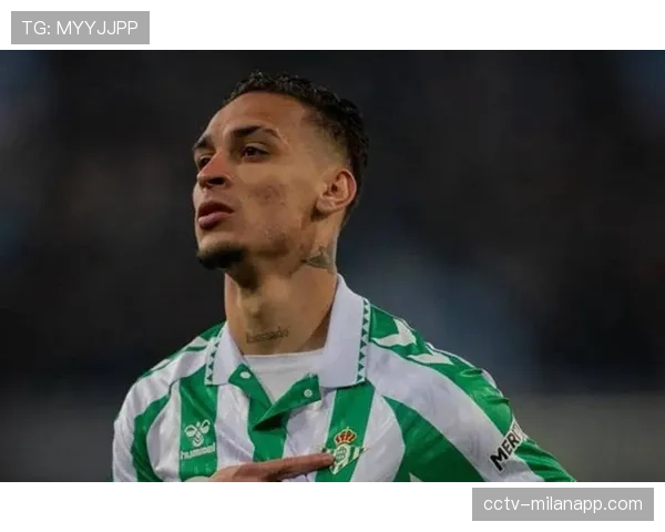 贝蒂斯后卫肌肉不适提前离场,具体伤情待评估